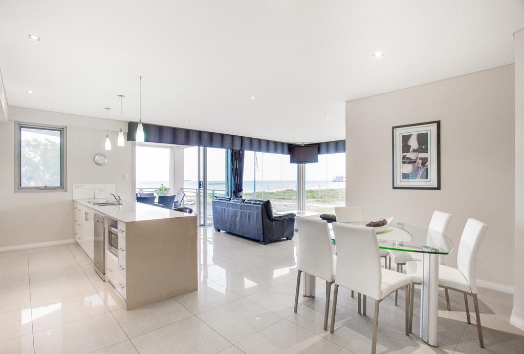 Spinnakers By Rockingham Apartments Экстерьер фото
