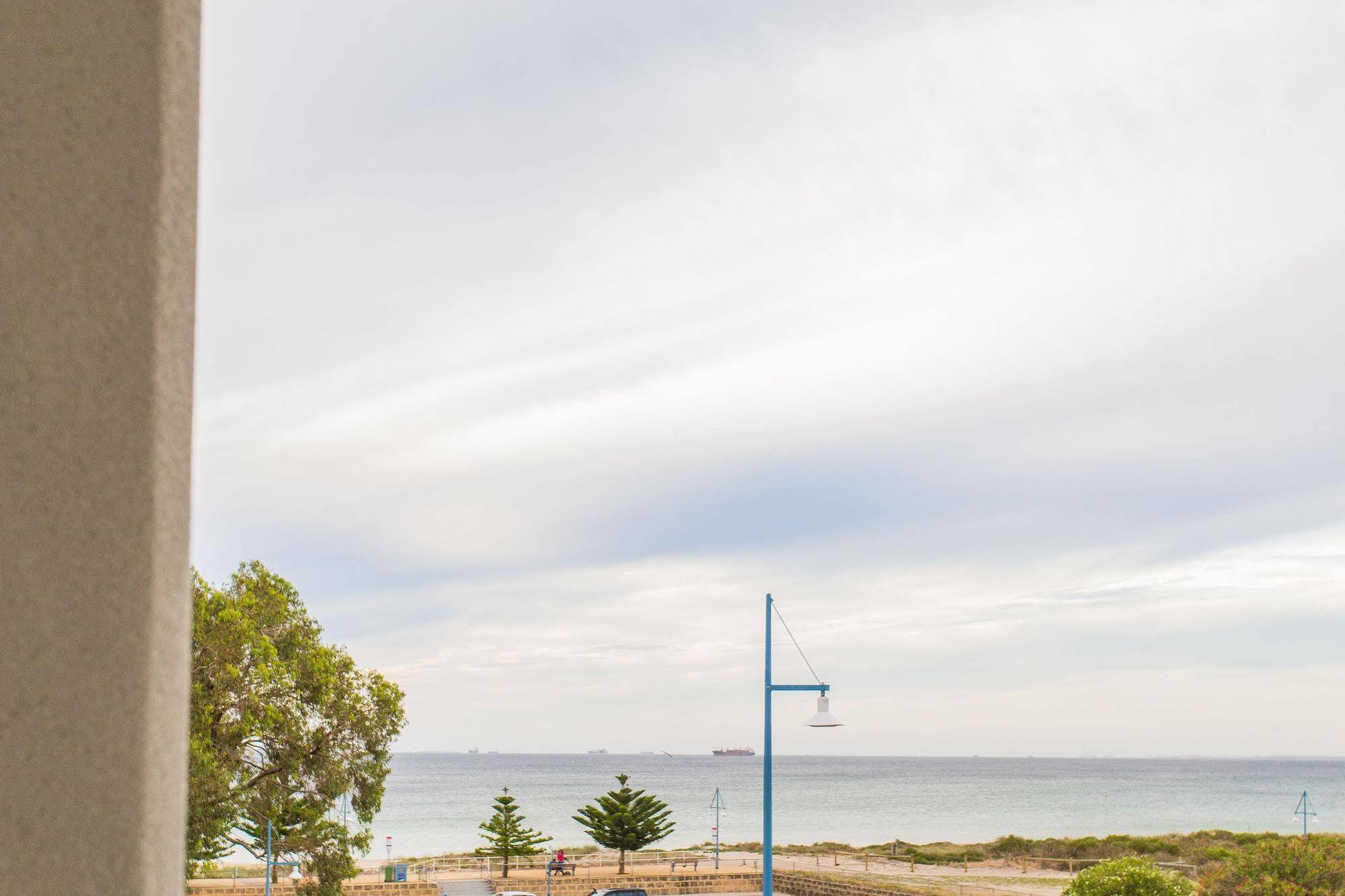 Spinnakers By Rockingham Apartments Экстерьер фото