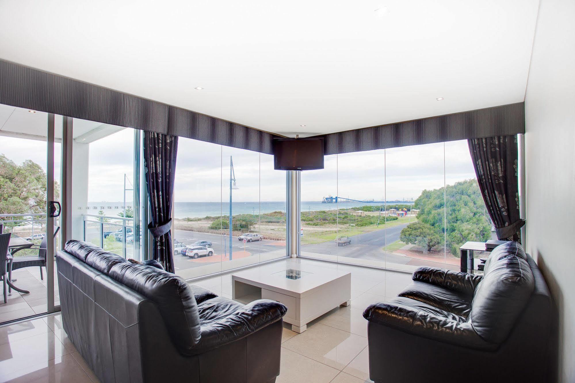 Spinnakers By Rockingham Apartments Экстерьер фото